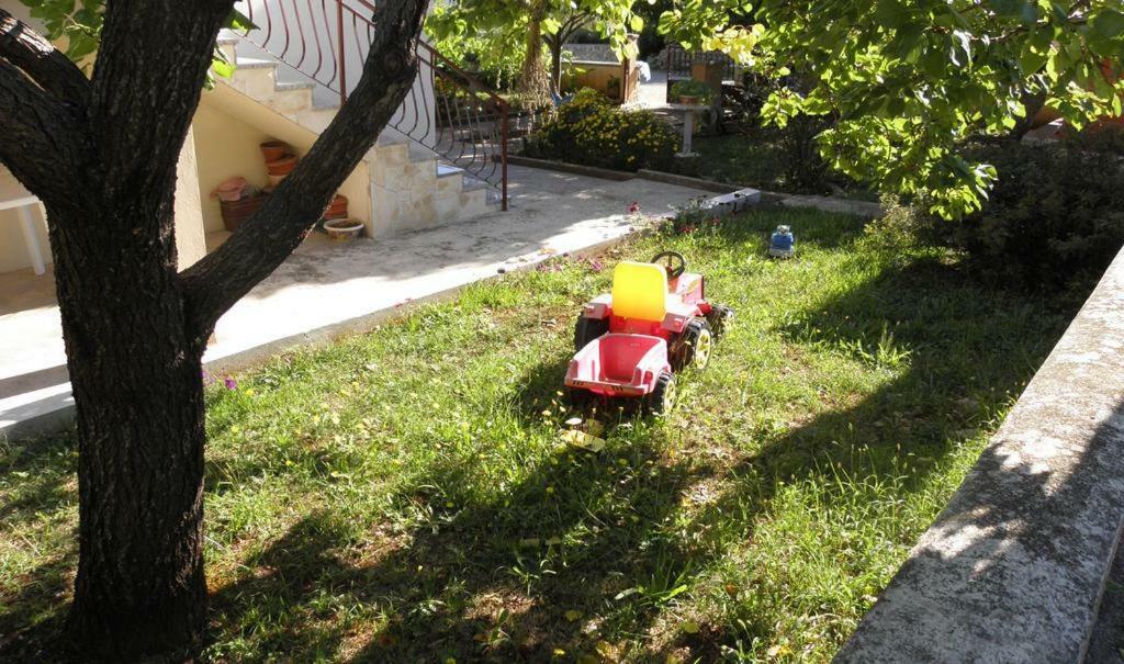 Apartmani Volga Petrčane Exterior foto